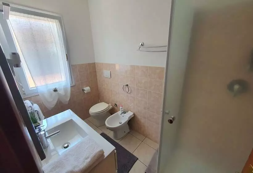 تختخواب و صبحانه Guest House Brezza Marina