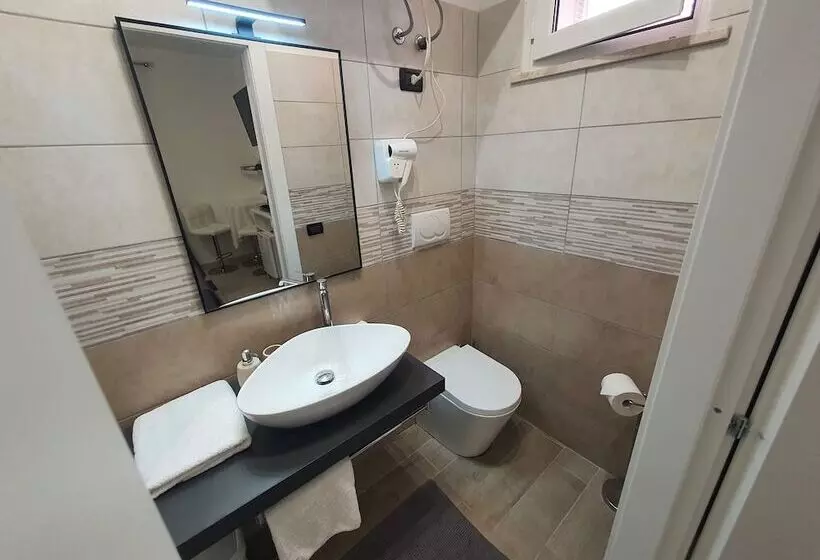 تختخواب و صبحانه Guest House Brezza Marina