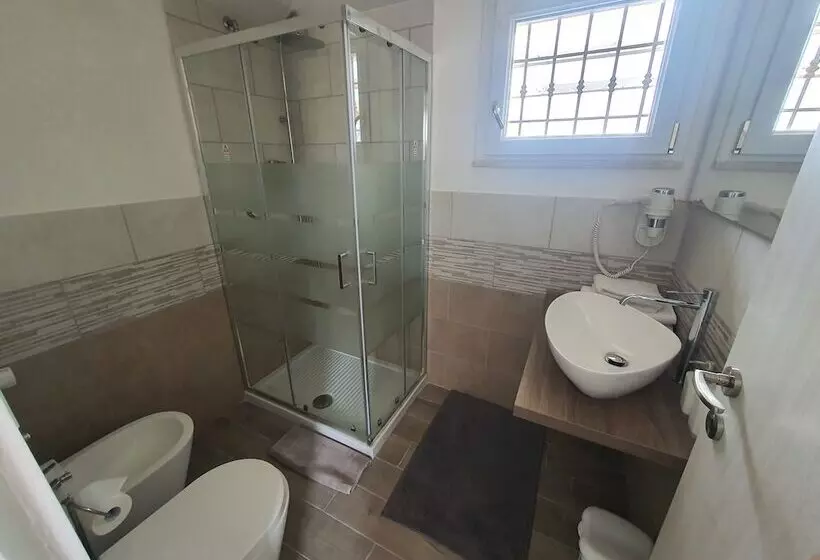تختخواب و صبحانه Guest House Brezza Marina