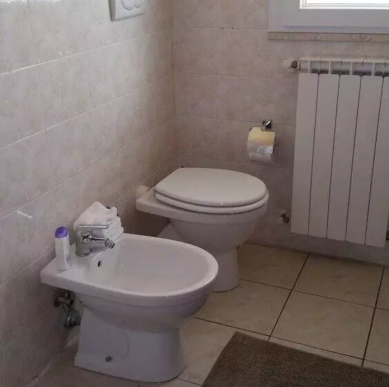 تختخواب و صبحانه Guest House Brezza Marina