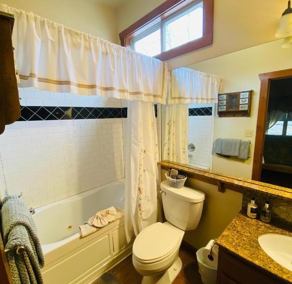 فندق All Seasons Treehouse Village