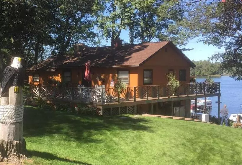 Hotelli Clear Lake Resort