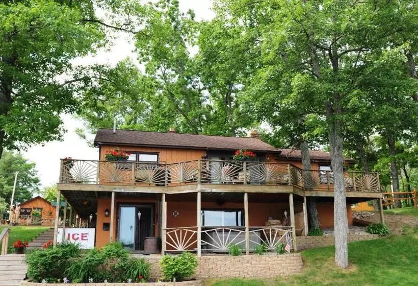 Hotelli Clear Lake Resort