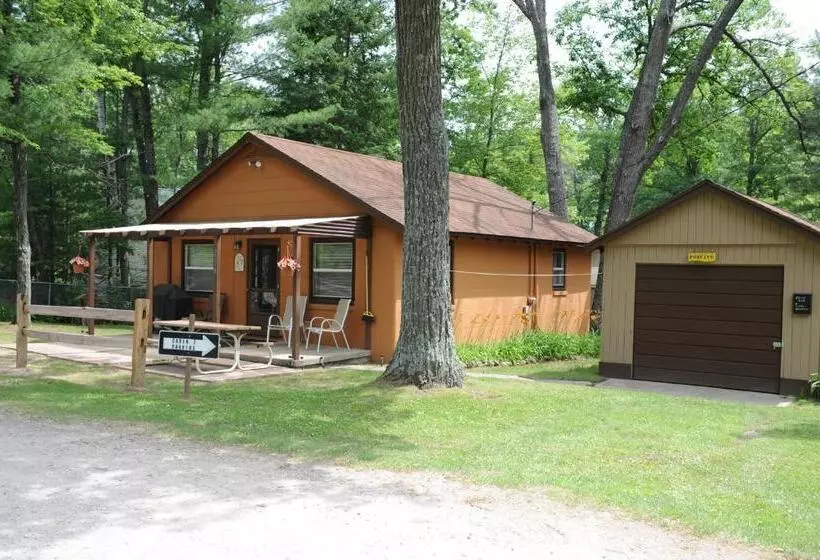 Hotelli Clear Lake Resort