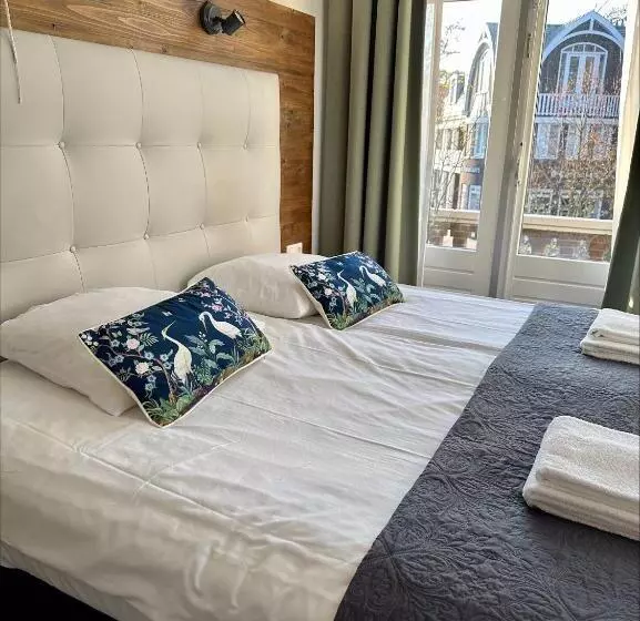 ホテル Heerlijkheid Bergen