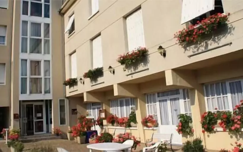 Hotelli Le Chalet Fleuri