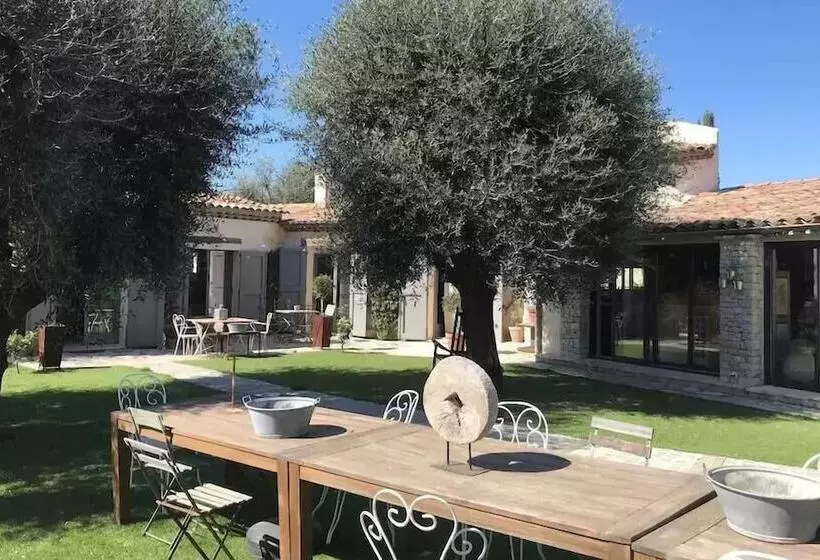 Hotelli Le Clos Des Bourges