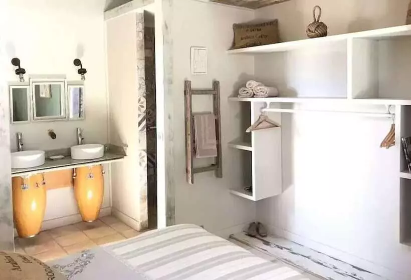 Hotelli Le Clos Des Bourges