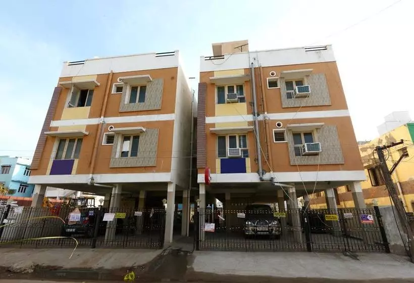 ホテル Oyo 3860 Apartment Jls Gruha