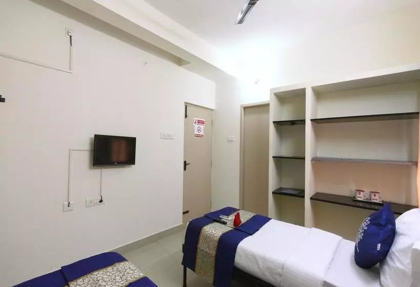 ホテル Oyo 3860 Apartment Jls Gruha