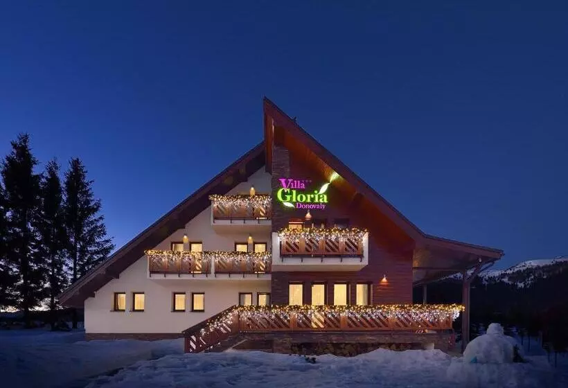 Hotelli Villa Gloria Rooms & Apartments