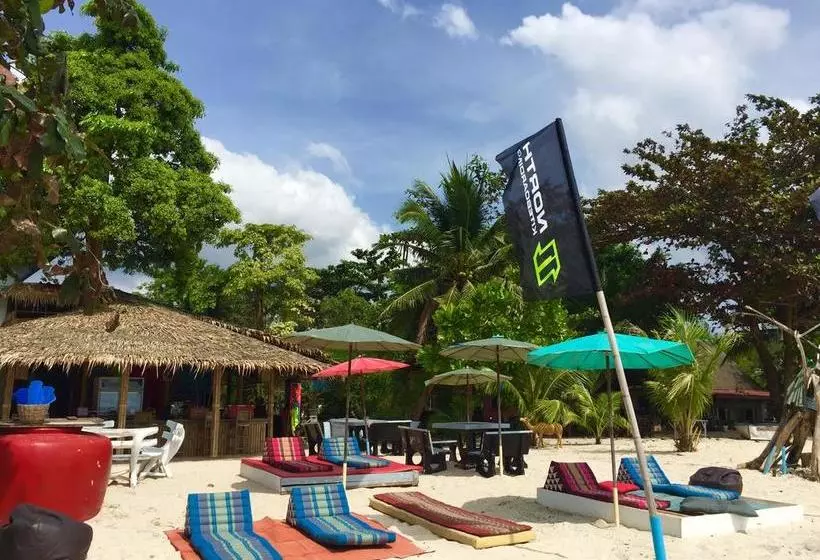 Dancing Elephant Beach Club   Hostel