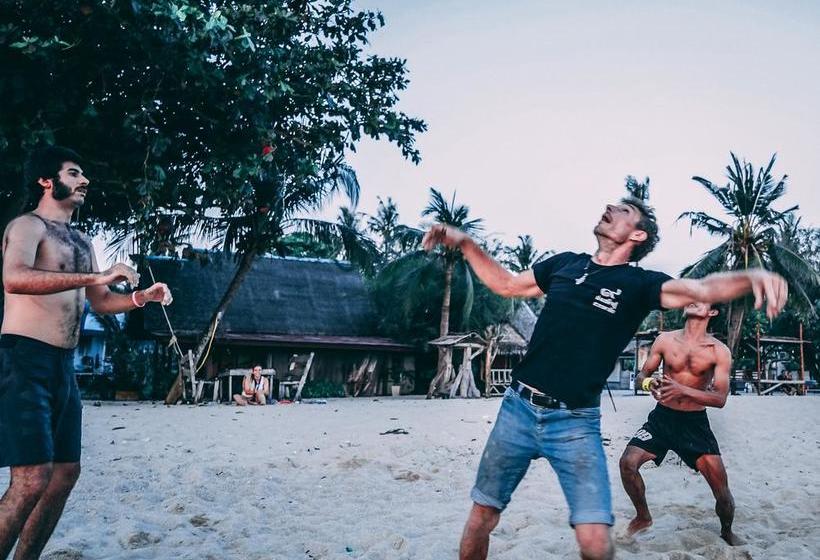 Dancing Elephant Beach Club   Hostel