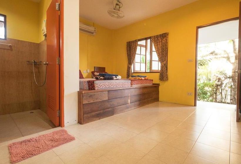 Dancing Elephant Beach Club   Hostel