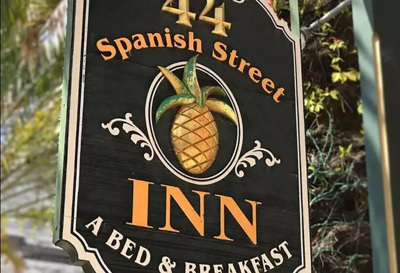 تختخواب و صبحانه 44 Spanish Street Inn   Adults Only