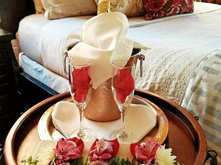 تختخواب و صبحانه 44 Spanish Street Inn   Adults Only