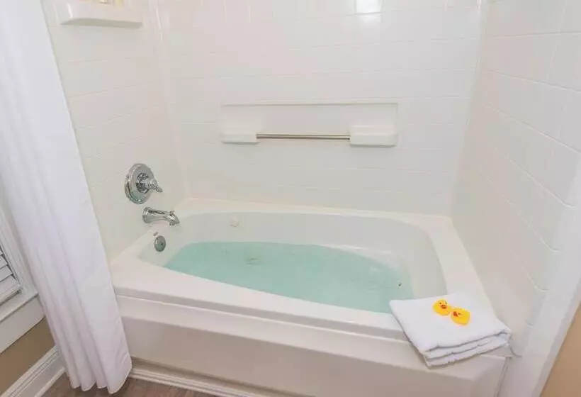 تختخواب و صبحانه 44 Spanish Street Inn   Adults Only
