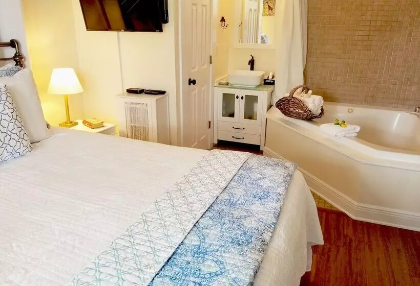 تختخواب و صبحانه 44 Spanish Street Inn   Adults Only