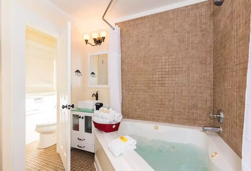 تختخواب و صبحانه 44 Spanish Street Inn   Adults Only