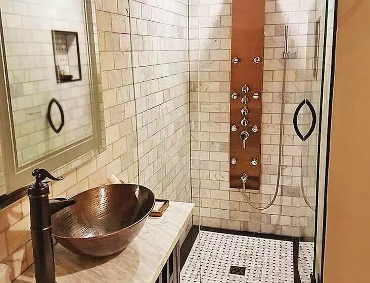 تختخواب و صبحانه 44 Spanish Street Inn   Adults Only