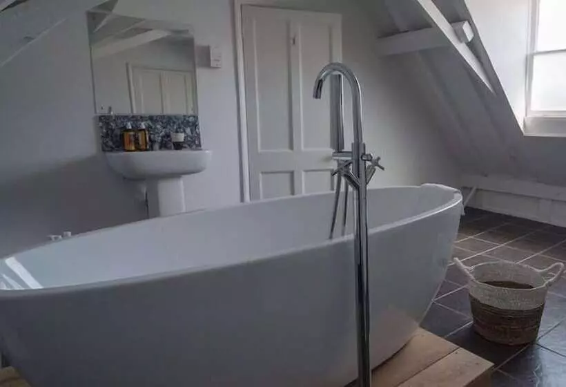 ベッドアンドブレックファースト Whitehouse Rye