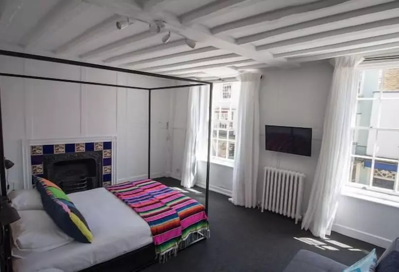 ベッドアンドブレックファースト Whitehouse Rye