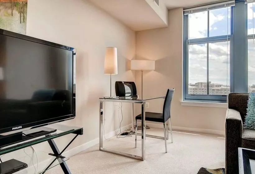 Global Luxury Suites In Downtown Bethesda