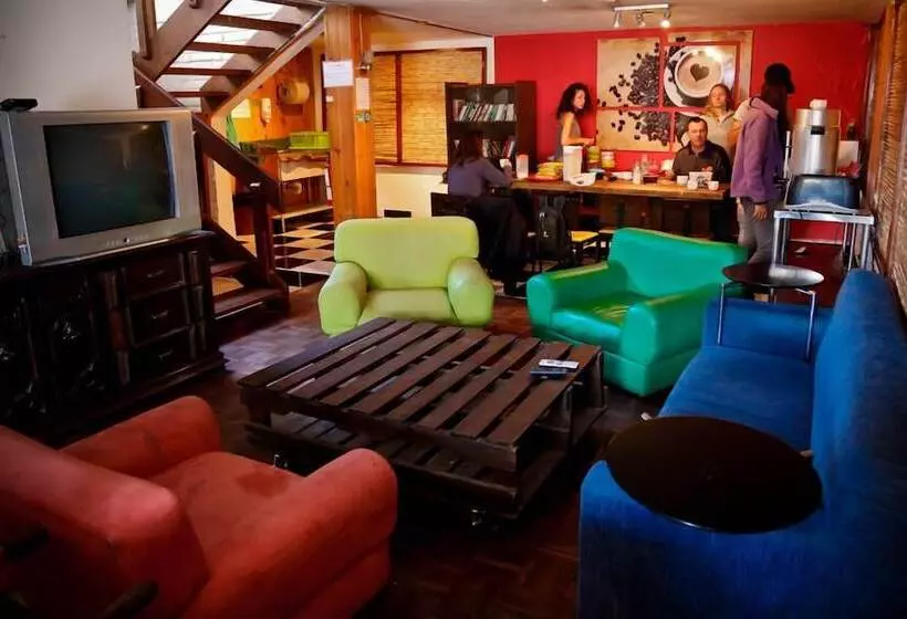 Hotelli Blue House Youth Hostel