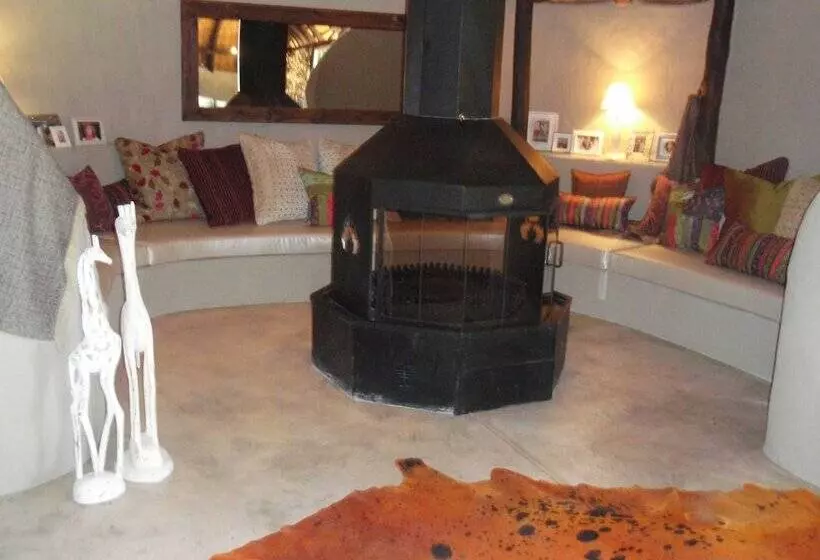 هتل Harnas Wildlife Foundation