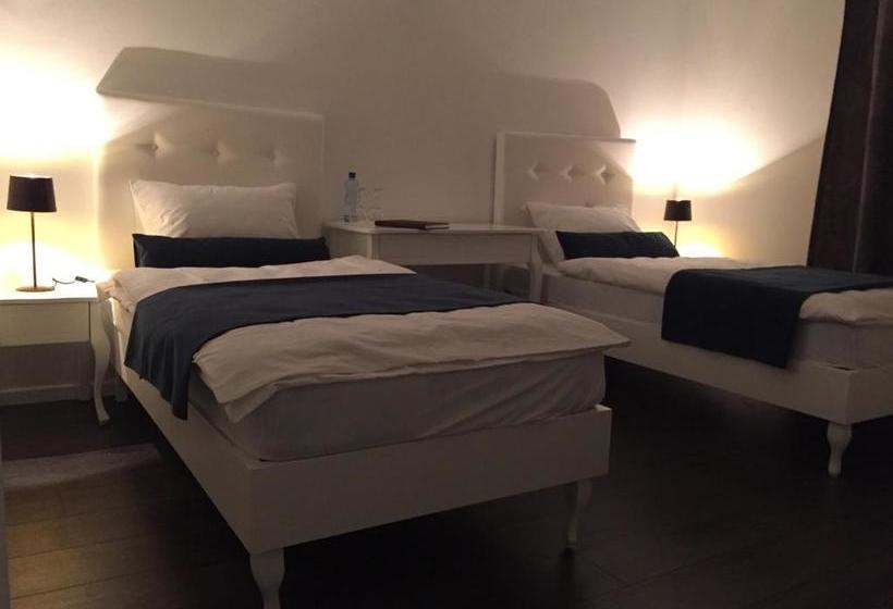 هتل International