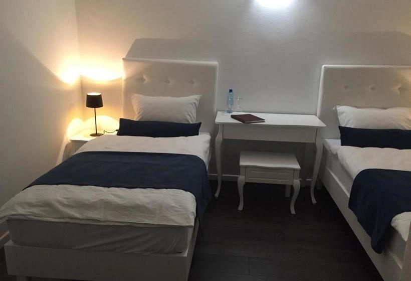 هتل International