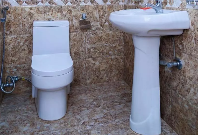 هتل Oyo 105  Travel Inn