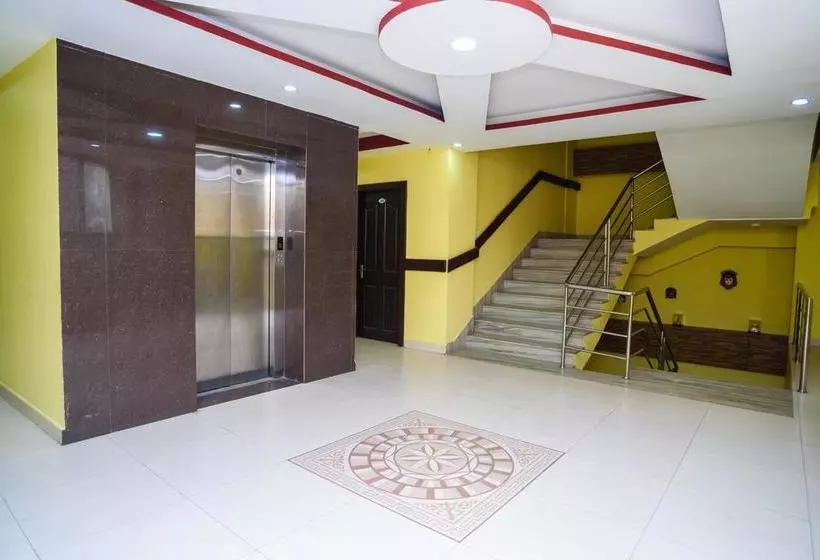 هتل Oyo 105  Travel Inn