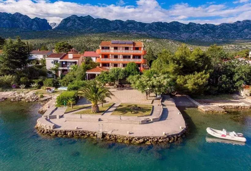 Hotelli Pansion Kiko