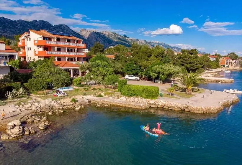 Hotelli Pansion Kiko