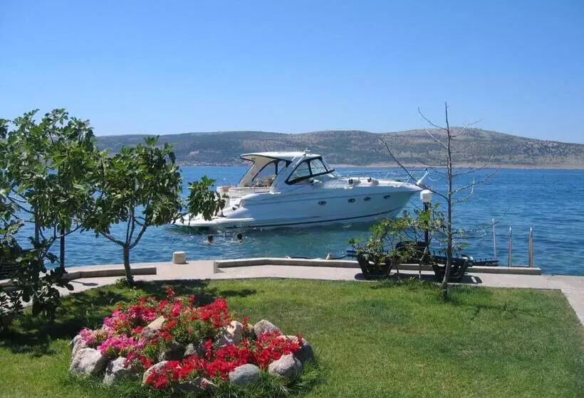 Hotelli Pansion Kiko