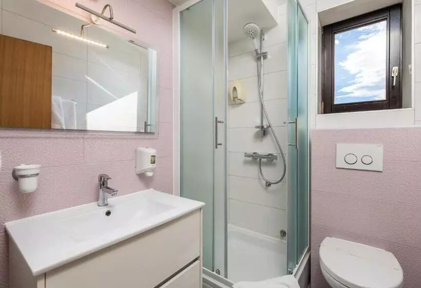 Hotelli Pansion Kiko