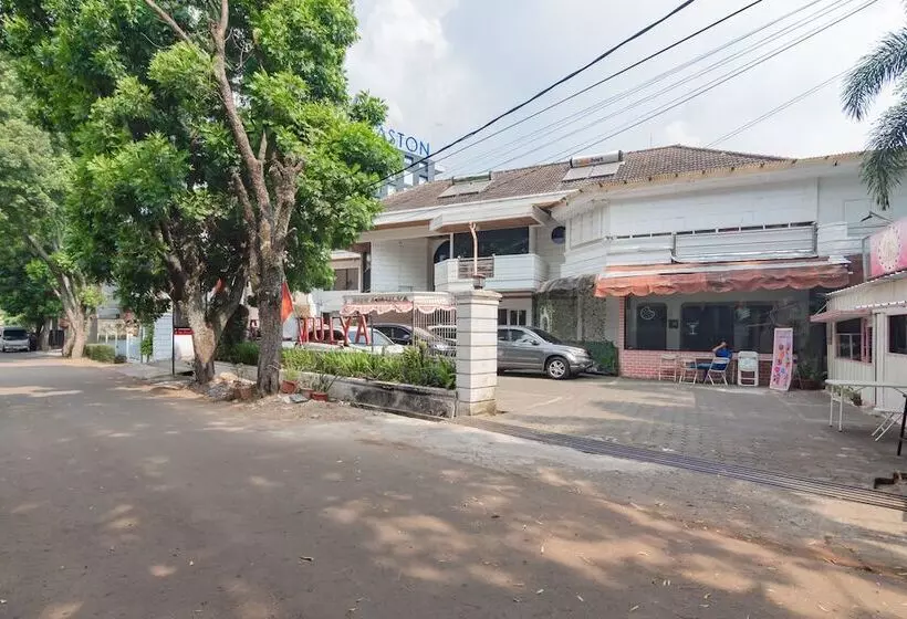 Hotel Reddoorz Plus @ Sukamulya Pasteur 2