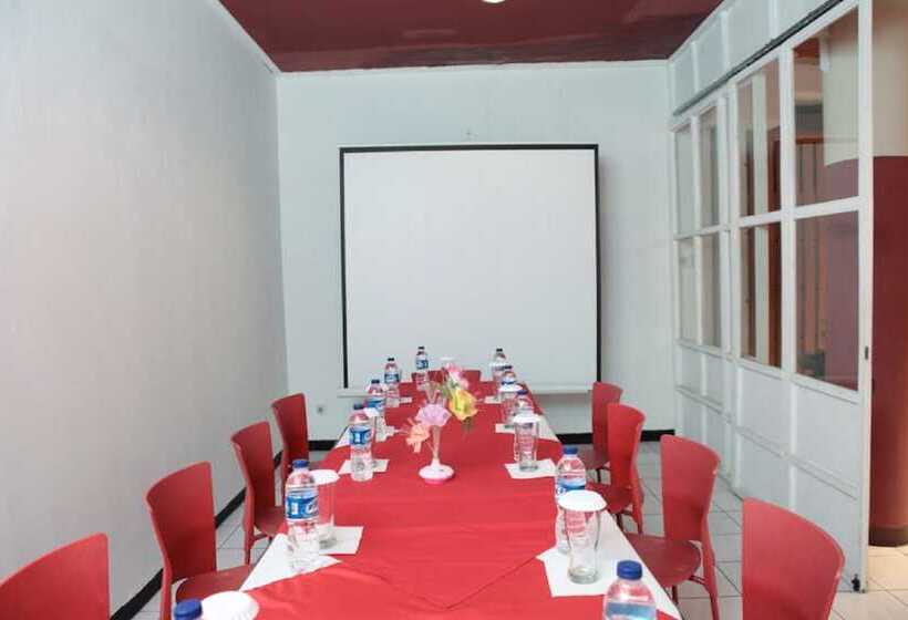 Hotel Reddoorz Plus @ Sukamulya Pasteur 2