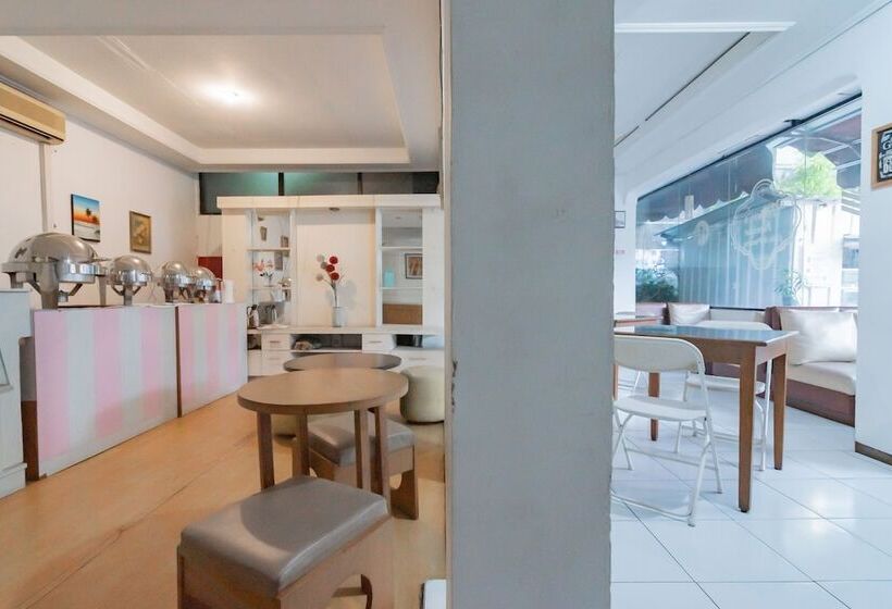 Hotel Reddoorz Plus @ Sukamulya Pasteur 2