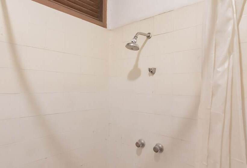 Hotel Reddoorz Plus @ Sukamulya Pasteur 2