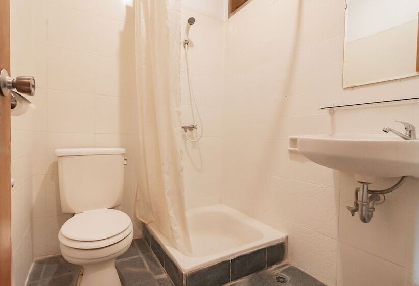 Hotel Reddoorz Plus @ Sukamulya Pasteur 2