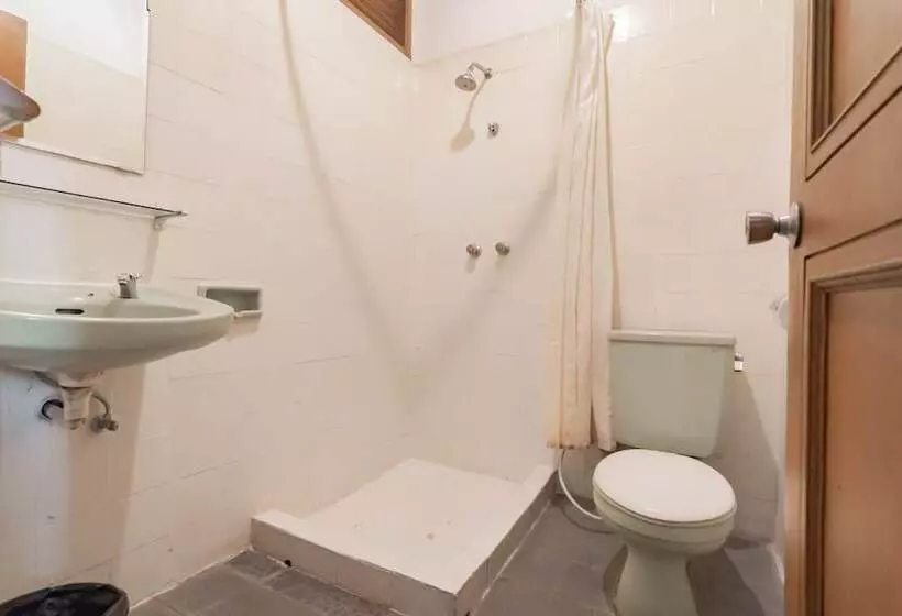 Hotel Reddoorz Plus @ Sukamulya Pasteur 2