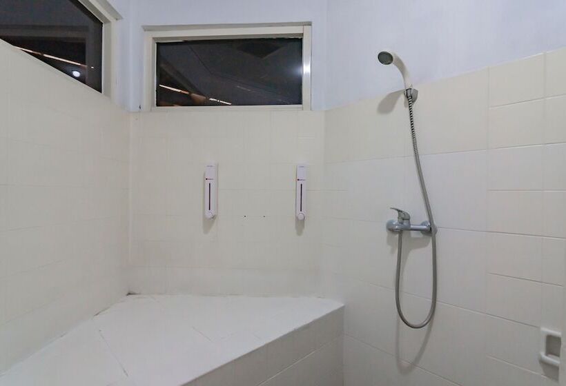 Hotel Reddoorz Plus @ Sukamulya Pasteur 2