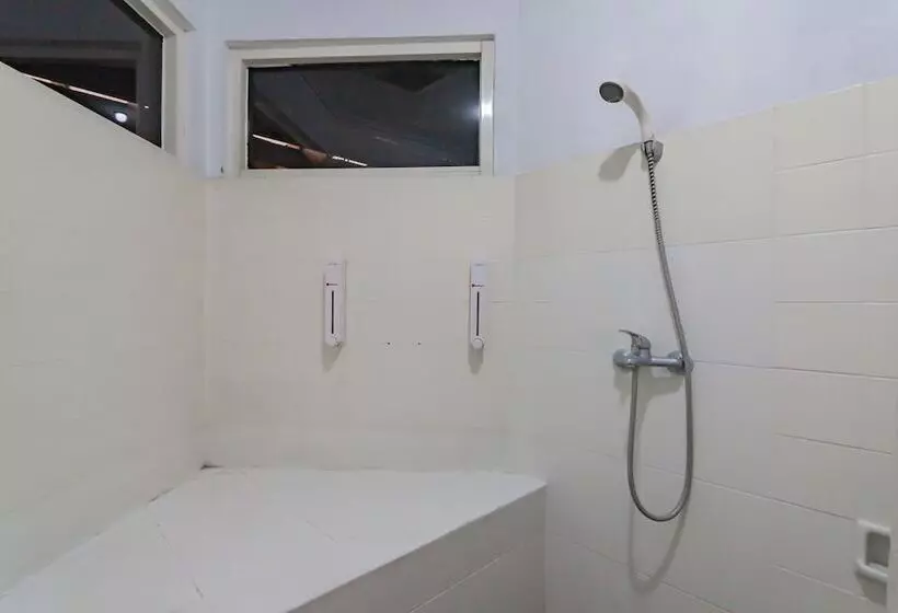 Hotel Reddoorz Plus @ Sukamulya Pasteur 2