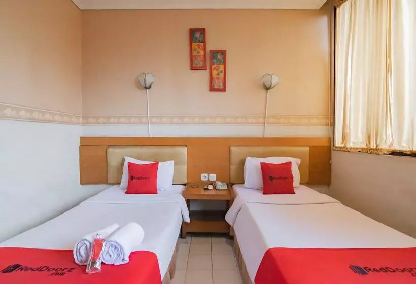 Hotel Reddoorz Plus @ Sukamulya Pasteur 2
