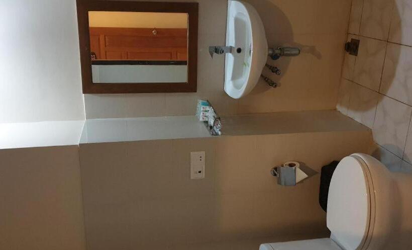 Law Ka Thit Sar Hotel   Hostel