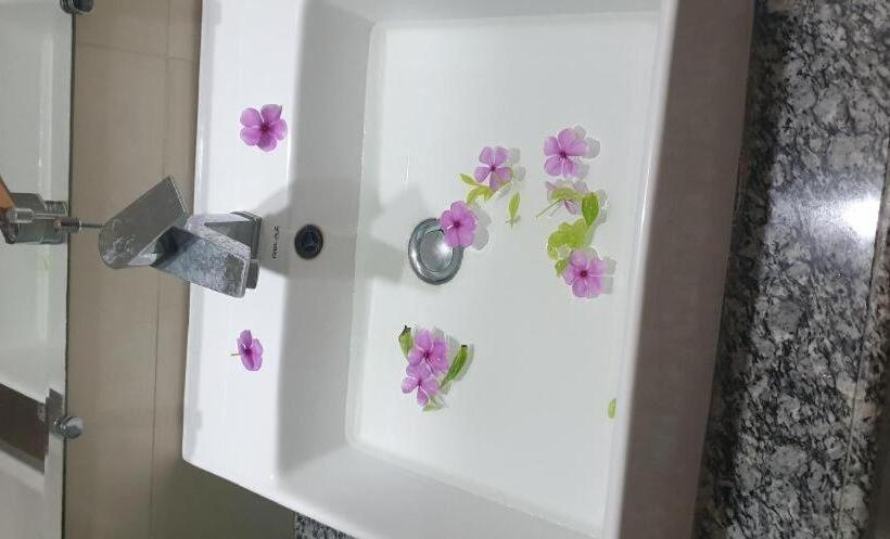 Law Ka Thit Sar Hotel   Hostel