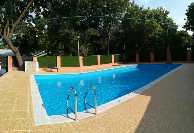 Law Ka Thit Sar Hotel   Hostel