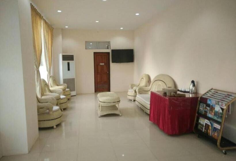 Law Ka Thit Sar Hotel   Hostel